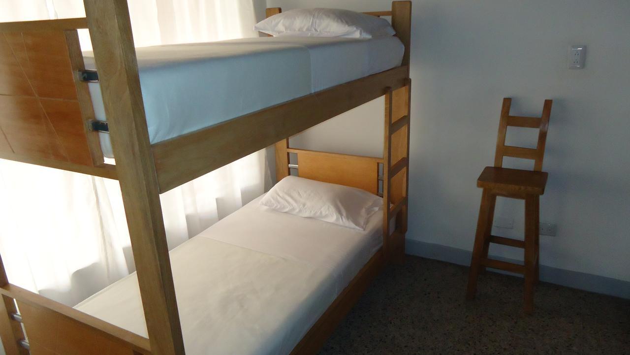 Iris Hostel ميديلين المظهر الخارجي الصورة