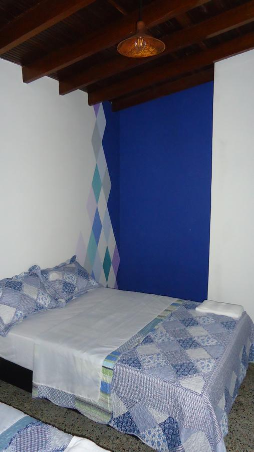 Iris Hostel ميديلين المظهر الخارجي الصورة