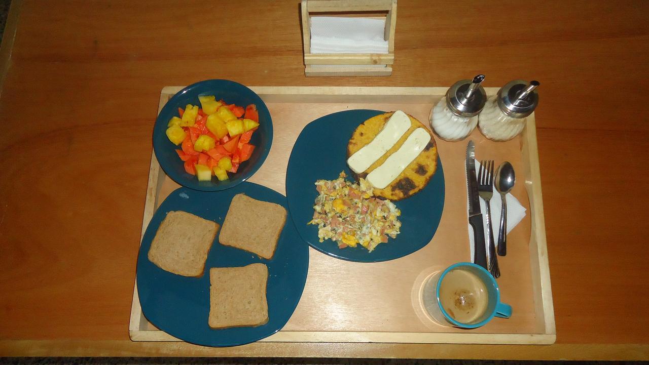 Iris Hostel ميديلين المظهر الخارجي الصورة