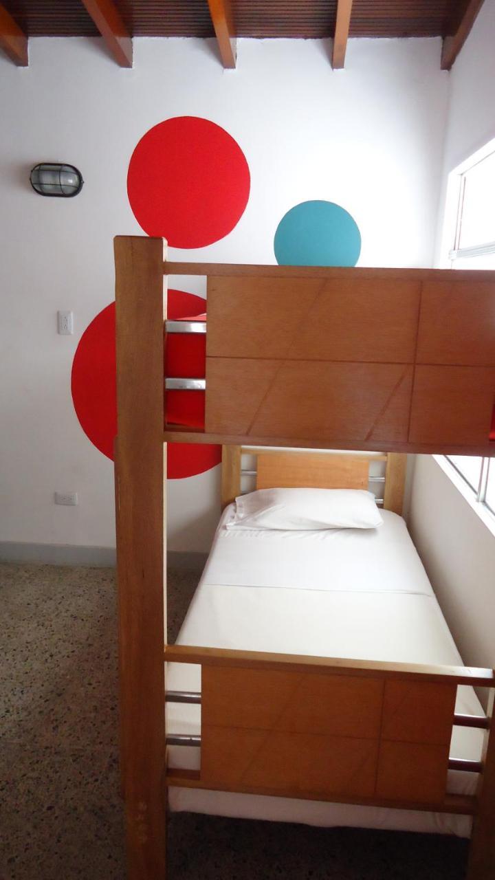 Iris Hostel ميديلين المظهر الخارجي الصورة