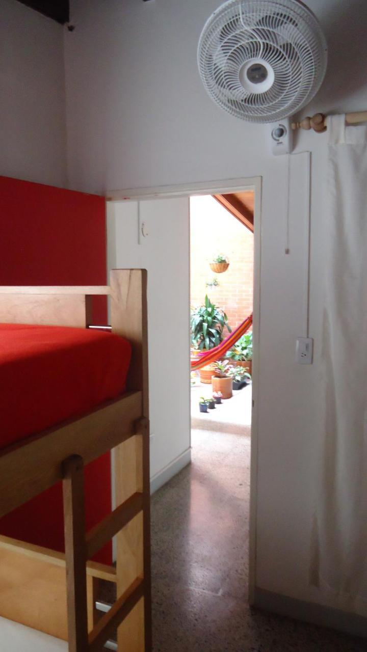 Iris Hostel ميديلين المظهر الخارجي الصورة