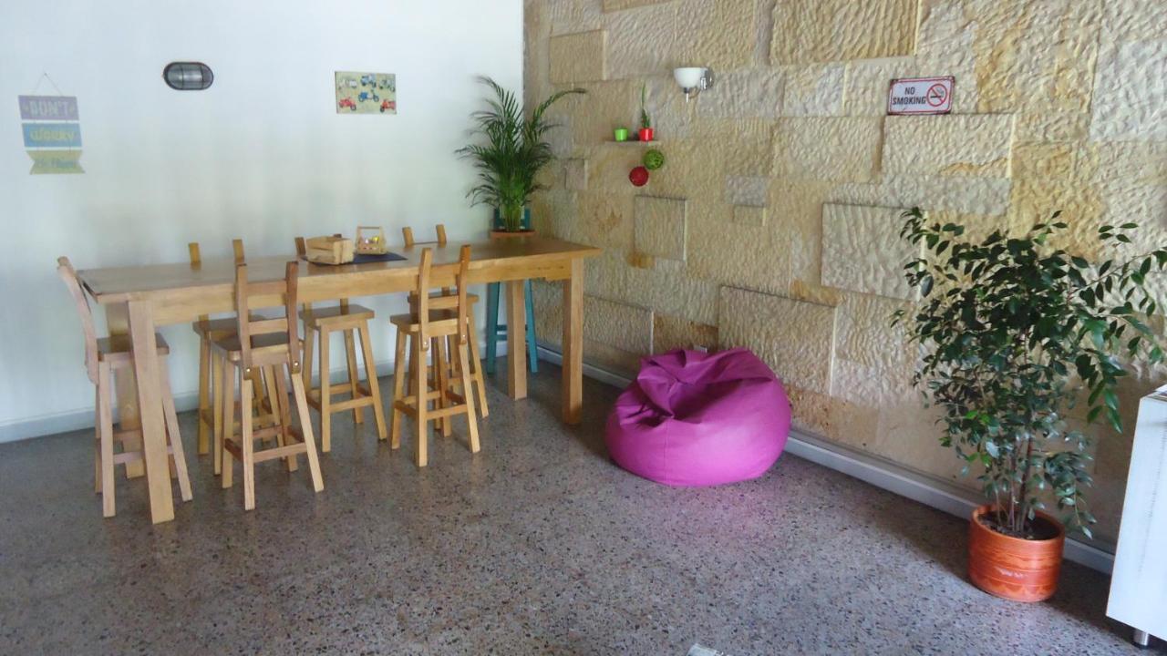 Iris Hostel ميديلين المظهر الخارجي الصورة